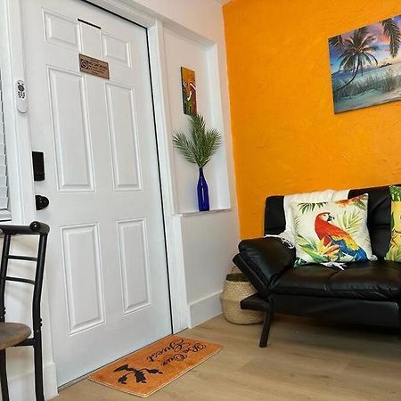 Sleeps 3, Casa Tropical In Miami Lägenhet Exteriör bild
