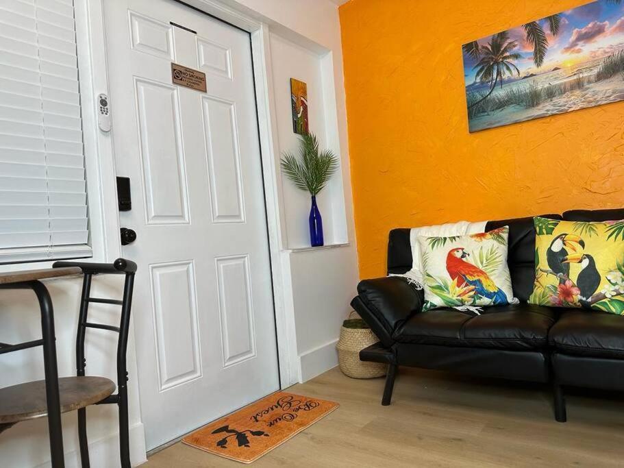 Sleeps 3, Casa Tropical In Miami Lägenhet Exteriör bild