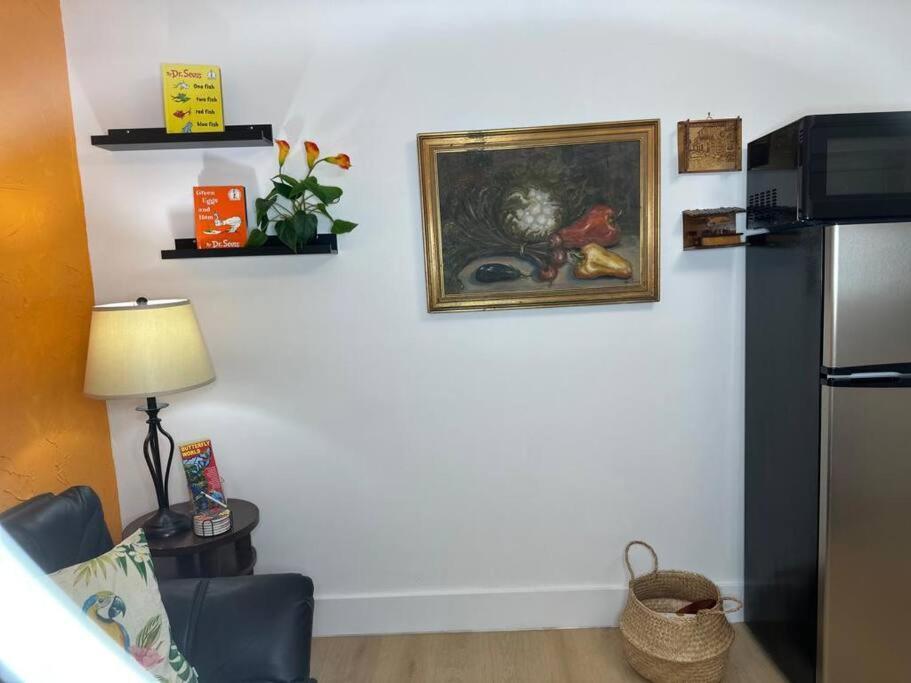 Sleeps 3, Casa Tropical In Miami Lägenhet Exteriör bild